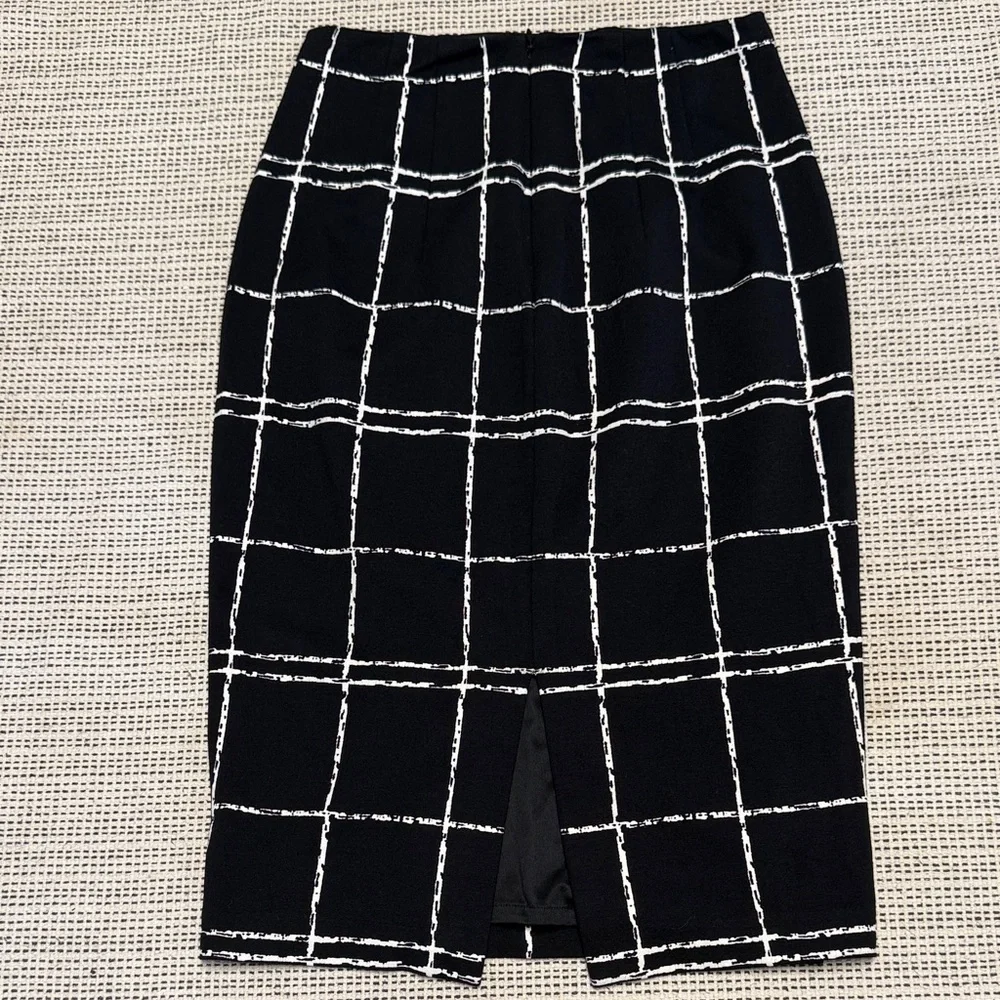 🔥🔥5/$25! Express Black and White Windowpane Print Knit Pencil Skirt